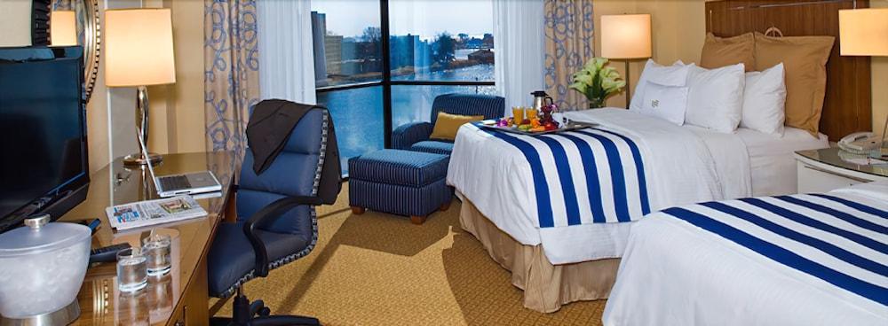 The Landing At Hampton Marina, Tapestry Collection By Hilton Hotel Exterior photo