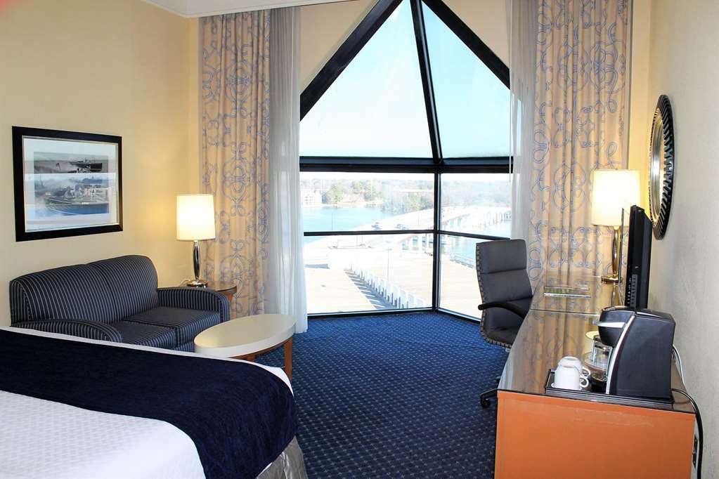 The Landing At Hampton Marina, Tapestry Collection By Hilton Hotel Room photo